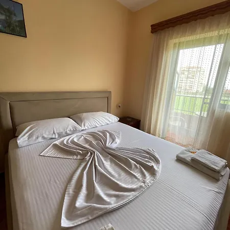 Dhoma Plazhi1 * Pogradec